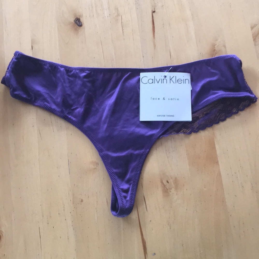 NWT Calvin Klein purple lace hipster thong M